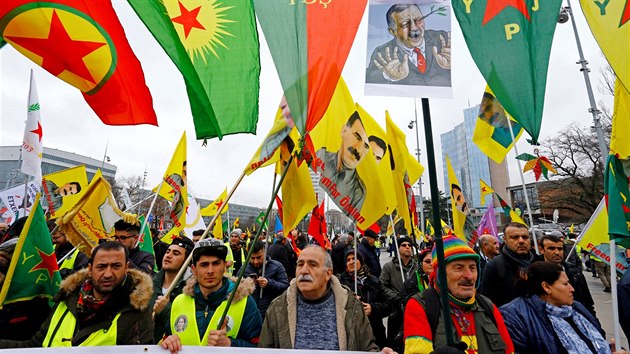 Kurdský protest proti turecké vojenské operaci v syrském Afrínu (16. února 2018)