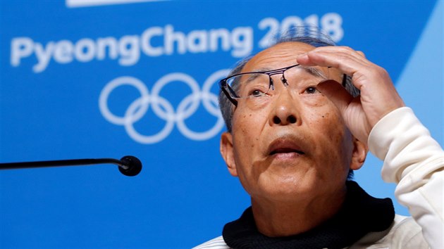 ��f japonsk� v�pravy Jasuo Saito na tiskov� konferenci, kterou t�m svolal kv�li dopingov�mu p��padu jeho jmenovce Keie Saitoa.