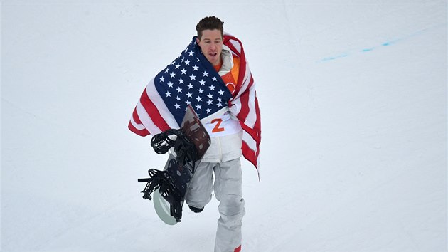 Snowboardista Shaun White vítězstvím v U-rampě vybojoval jubilejní sté zlato pro USA na zimních olympiádách.