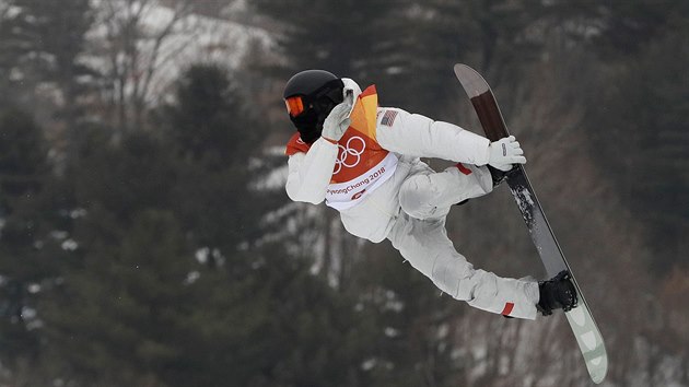 Potřetí v životě získal olympijské zlato v U-rampě americký snowboardista Shaun White.