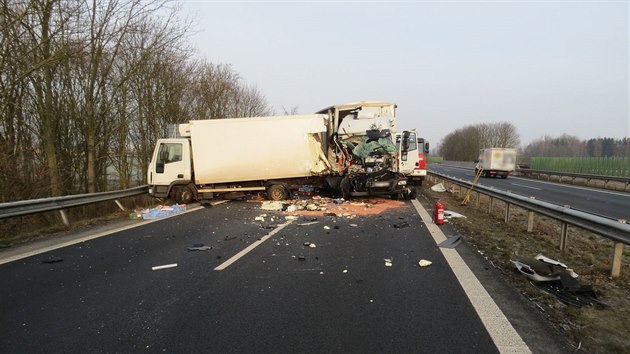 Nehoda dvou kamion uzavela dlnici D35 (13. nora 2018)