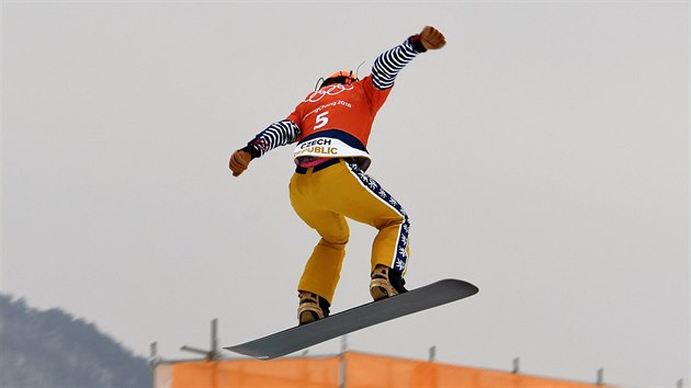 V LETU. Eva Samkov bhem trninku na olympijsk trati ve Snhovm parku Phoenix