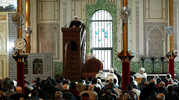 Velkou mešitu v Bruselu od roku 1969 spravuje Světová muslimská liga.