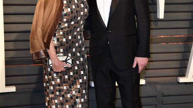 Maye Muskov doprovodila svho syna Elona na verek Vanity Fair pi pleitosti oscarovho ceremonilu.