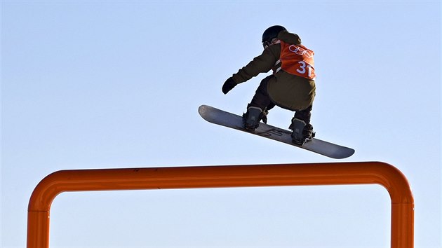 esk snowboardista Petr Hork v kvalifikaci slopestylu na olympijskch hrch v Pchojghangu