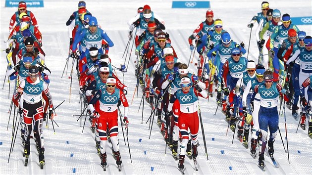 Start olympijskho zvodu bky ve skiatlonu na 15 kilometr v...