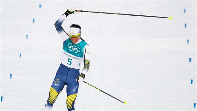 vdsk bkyn Charlotte Kallaov vybojovala zlato ve skiatlonovm zvodu na...