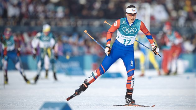 esk bkyn Petra Novkov ve skiatlonovm zvodu na 15 kilometr v pchongchangskm Alpensia Cross-Country Skiing Centre. (10. nora 2018)