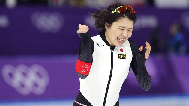 Japonsk rychlobruslaka Ayano Satov v olympijskm zvod na 3000 metr. (10....