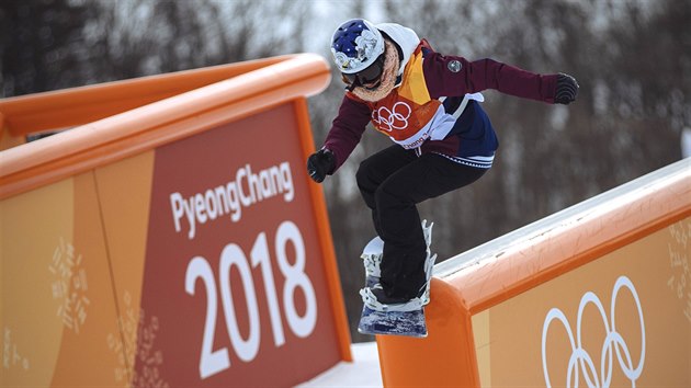 esk snowboardistka rka Panochov v kvalifikaci slopestylu, kter byla kvli nepznivmu poas zruena. (11. nora 2018)