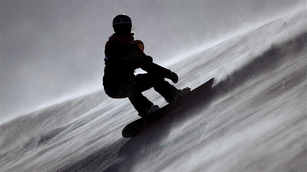 esk snowboardistka rka Panochov v kvalifikaci slopestylu, kter byla kvli nepznivmu poas zruena. (11. nora 2018)