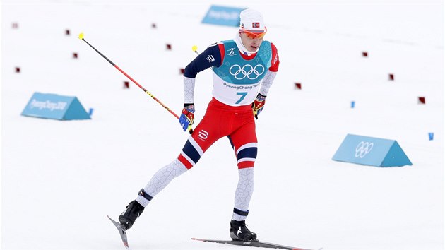 Norsk bec Simen Hegstad Krger zvtzil v olympijskm skiatlonu na 15+15...