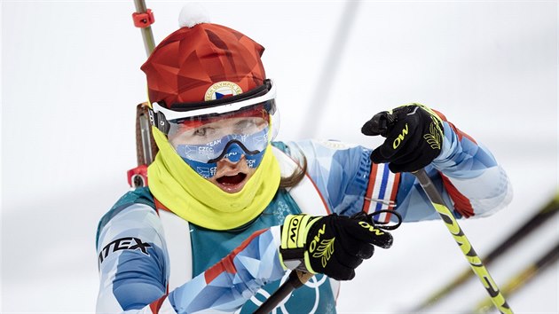 esk biatlonistka Veronika Vtkov ve sthacm zvod na 10 kilometr v jihokorejskm Pchjongchangu. (12. nora 2018)