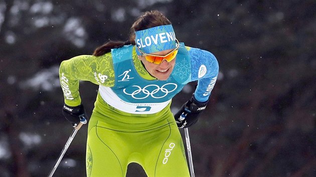 Slovinsk bkyn Katja Visnarov v kvalifikanm sprintu v olympijskm...