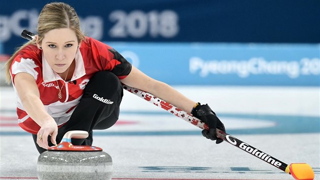Kanadsk curlerka Kaitlyn Lawesov v olympijskm finle v jihokorejskm Kangnungu. (13. nora 2018)