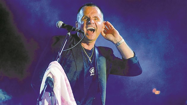 Elán v Ostravě vystupoval už mnohokrát, fotografie ukazuje Jožo Ráže na koncertu v roce 2008.