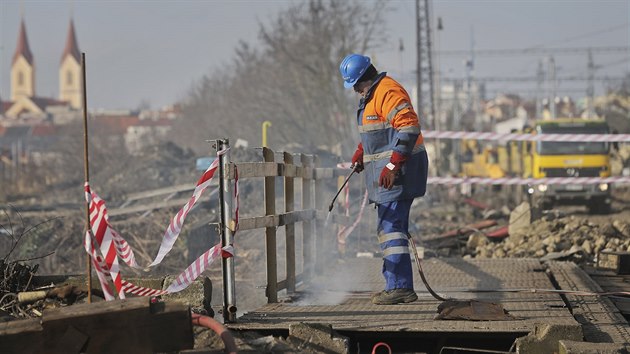 Snen jinho elezninho mostu hlavnho vlakovho ndra v Plzni (19. nora 2018)