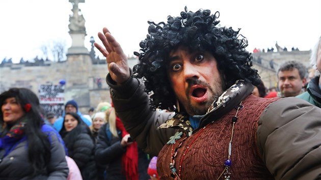 Masopustnho vesel v centru Prahy se zastnily stovky lid (10. nora 2018).