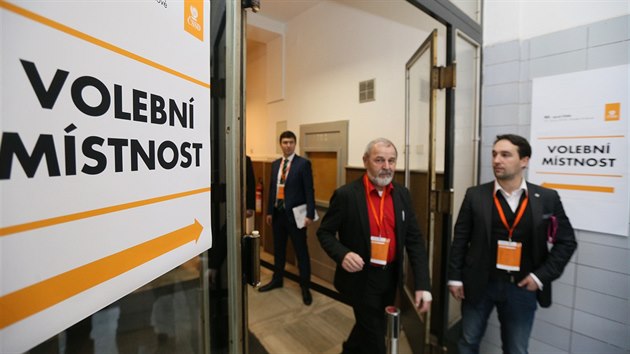 ČSSD si na svém sjezdu volila nového předsedu.
 (18.2.2018)