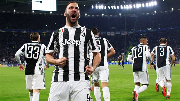 GL Argentinsk tonk Gonzalo Higun z Juventusu se raduje pot, co skroval v osmifinle Ligy mistr proti Tottenhamu.