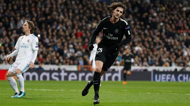 Adrien Rabiot z Paris St. Germain se raduje z glu v osmifinle Ligy mistr na Realu Madrid.