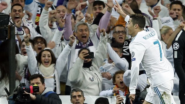 Cristiano Ronaldo se raduje, Real Madrid por v vodnm osmifinle Ligy mistr St. Germain.