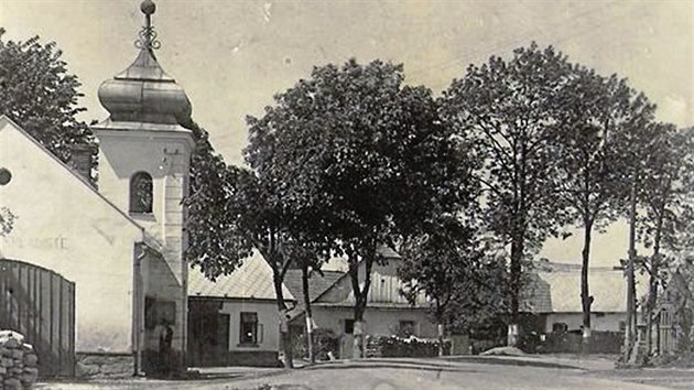 Když v květnu 1919 sázeli lípu svobody ve Ždírci nad Doubravou, měl slavnostní proslov poštmistr Antonín Krupař.