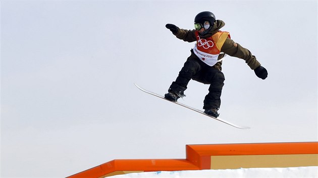 esk snowboardista Petr Hork v kvalifikaci slopestylu na olympijskch hrch v Pchjongchangu.