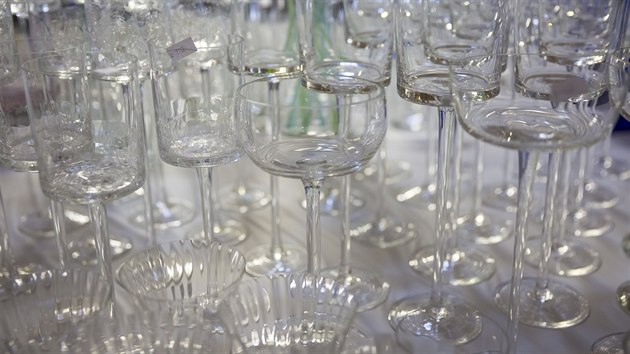 V rodinné sklárně Glass Ladislav Breznický ve Strání - Květná udržují ruční výrobu skla.