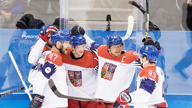 et hokejist slav vodn gl proti Kanad. Zprava Jan Kov, Martin Erat, Dominik Kubalk, Michal Jordn a Jakub Nakldal.