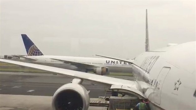 Pokozen Boeing 777 po pistn v Honolulu. (14. nora 2018)