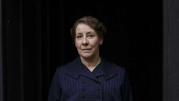 Phyllis Loganov v serilu Panstv Downton (2013)
