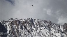 Pátrání po troskách letadla ATR-72, které se zítilo v horách v íránské...