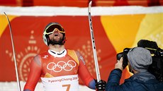 MÁM ZLATO. Aksel Lund Svindal se divoce raduje ped kamerou poté, co ovládl...