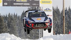 Belgický závodník Thierry Neuville bhem védské rallye.