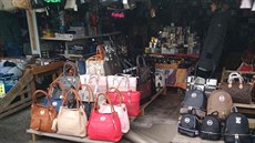 Celníci zabavili na trnici Asia Dragon Bazar ve Svatém Kíi na Chebsku...