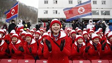 Místo olympijského závodu slalomáek se o zábavu divák staraly severokorejské...