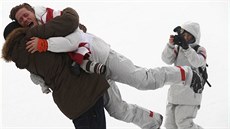 Shaun White slaví vítězství v U-rampě. Jako první snowboardista v historii má...