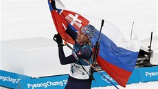 ZLATO. Slovenská biatlonistka Anastasia Kuzminová v cíli olympijského závodu s...