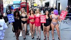 Skupina plus size modelek v Londýn protestovala proti malé diverzit v oboru....