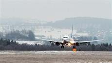 První letadlo společnosti Pobeda na nové lince z Moskvy do Karlových Varů dnes...