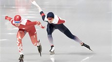 Nikola Zdráhalová (vpravo) nastoupila na trati 1000 metr� ve druhé dvojici...