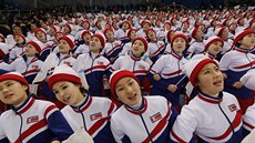 Severokorejské fanynky vytvořily během utkání domácí reprezentace s Českem...
