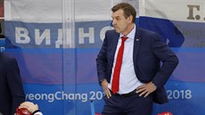 Trenér Oleg Znarok na stídace ruských hokejist na ZOH v Pchjongchangu.