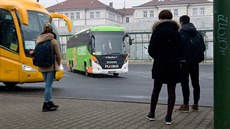 Mezi Libercem a Prahou jezdí autobusy společností Flixbus a RegioJet.