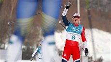 Norská bkyn Marit Björgenová v cíli skiatlonového závodu na 15 kilometr v...