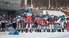 Start olympijského závodu bky ve skiatlonu na 15 kilometr v...