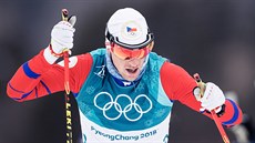 Český běžec Martin Jakš ve skiatlonovém závodě na 15+15 kilometrů v...