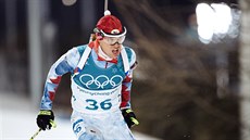 eský biatlonista Michal Krmá v olympijském sprintu na 10 kilometr v...