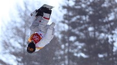 Americký snowboardista Shaun White pi olympijské kvalifikaní jízd na...